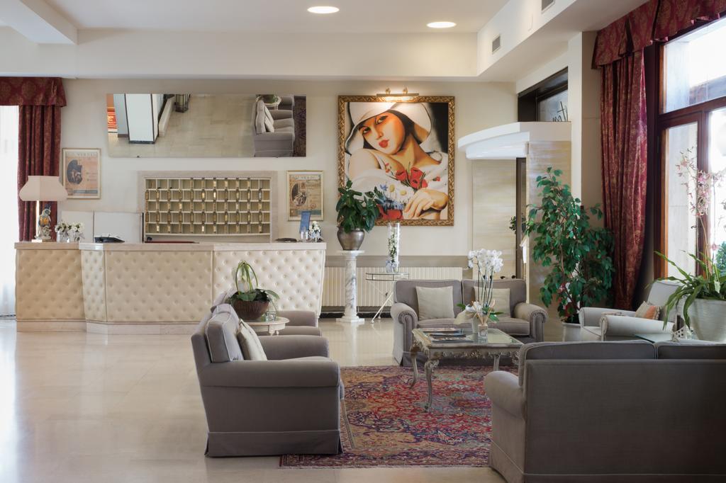 Ariston & Hotel 4*
