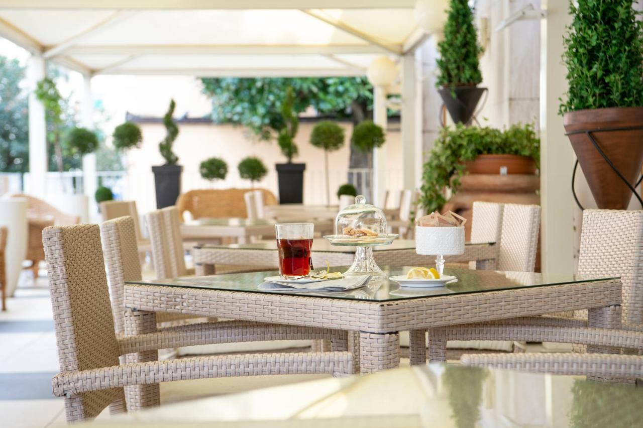 Ariston & Hotel